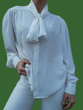 Charger l'image dans la galerie, Chemisier vintage Georgina - Col Lavallière. Taille XL, 42, 44. Weinberg. Fabriqué en France