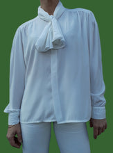 Charger l'image dans la galerie, Chemisier vintage Georgina - Col Lavallière. Taille XL, 42, 44. Weinberg. Fabriqué en France