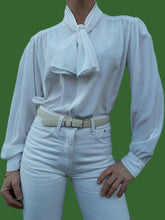 Charger l'image dans la galerie, Chemisier vintage Georgina - Col Lavallière. Taille XL, 42, 44. Weinberg. Fabriqué en France