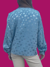 Charger l'image dans la galerie, Chemisier "Seconde" Hélène - Tissu irisé bleu. Taille M, 38, 40. C&A.