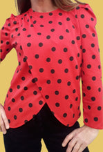 Charger l'image dans la galerie, Blouse vintage Gloria - Cache-cœur rouge à pois. Taille M, 38, 40. Made in Britain.