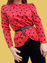 Charger l'image dans la galerie, Blouse vintage Gloria - Cache-cœur rouge à pois. Taille M, 38, 40. Made in Britain.