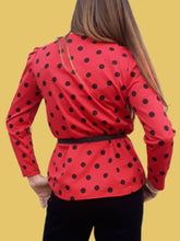 Charger l'image dans la galerie, Blouse vintage Gloria - Cache-cœur rouge à pois. Taille M, 38, 40. Made in Britain.