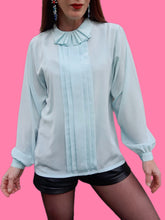 Charger l'image dans la galerie, Blouse vintage Solène - Turquoise au col jabot plissé. Taille M, 38, 40. Made in France.