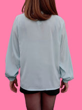 Charger l'image dans la galerie, Blouse vintage Solène - Turquoise au col jabot plissé. Taille M, 38, 40. Made in France.