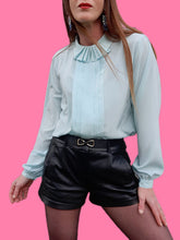 Charger l'image dans la galerie, Blouse vintage Solène - Turquoise au col jabot plissé. Taille M, 38, 40. Made in France.