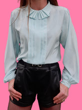Charger l'image dans la galerie, Blouse vintage Solène - Turquoise au col jabot plissé. Taille M, 38, 40. Made in France.