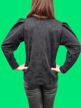 Charger l'image dans la galerie, Haut vintage Anne - Manches bouffantes. Tissus fleuri irisé noir. Taille S, 36, 38. Pecci. Made in France.