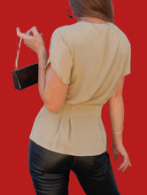 Charger l'image dans la galerie, Haut vintage Nelly - Cintré beige, effet basque. Taille S, 36, 38. Miguez - Carton. Made in France.