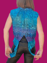 Charger l'image dans la galerie, Haut vintage Cécile - Soie marbrée en dégradé. A nouer. Taille M, 38, 40.