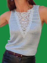 Charger l'image dans la galerie, Top vintage Laurine - Maille satinée bleue et insert de dentelle. Taille S, 36, 38. Bazar. Christian Lacroix