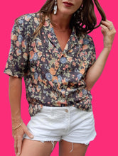 Charger l'image dans la galerie, Chemisier vintage Cora - Bleu marine à fleurs. Taille M, 38, 40.