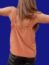Charger l'image dans la galerie, Caraco vintage Anita - Débardeur à empiècement plissé rouille. Taille L, 40, 42. Claude Bonucci