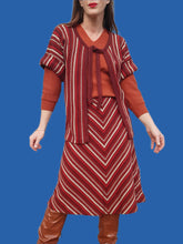 Charger l'image dans la galerie, Ensemble vintage Lisa - Gilet et jupe en maille rayée. Taille M, 38, 40.Tricots de qualité. Made in France.