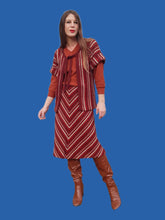 Charger l'image dans la galerie, Ensemble vintage Lisa - Gilet et jupe en maille rayée. Taille M, 38, 40.Tricots de qualité. Made in France.