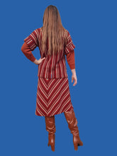 Charger l'image dans la galerie, Ensemble vintage Lisa - Gilet et jupe en maille rayée. Taille M, 38, 40.Tricots de qualité. Made in France.