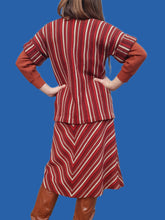 Charger l'image dans la galerie, Ensemble vintage Lisa - Gilet et jupe en maille rayée. Taille M, 38, 40.Tricots de qualité. Made in France.