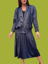 Charger l'image dans la galerie, Ensemble vintage Noor - Veste et jupe midi effet croco bleu nuit. Taille M, 38, 40.
