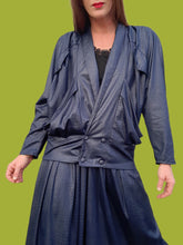 Charger l'image dans la galerie, Ensemble vintage Noor - Veste et jupe midi effet croco bleu nuit. Taille M, 38, 40.