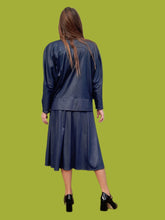 Charger l'image dans la galerie, Ensemble vintage Noor - Veste et jupe midi effet croco bleu nuit. Taille M, 38, 40.