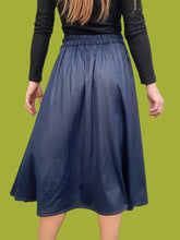 Charger l'image dans la galerie, Ensemble vintage Noor - Veste et jupe midi effet croco bleu nuit. Taille M, 38, 40.