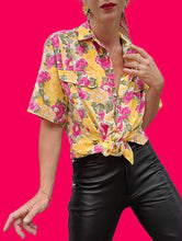 Charger l'image dans la galerie, Chemisier vintage Alessandra - Jaune fleuri. Taille L, 40, 42. Amggio.