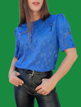 Charger l'image dans la galerie, Top vintage Félicie - Bleu roi, broderies ajourées. Taille M, 38, 40.