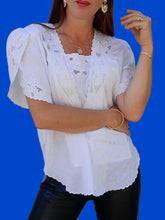 Charger l'image dans la galerie, Blouse vintage Loéline - Broderies ajourées blanc irisé. Taille XL, 42, 44.