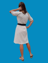 Charger l'image dans la galerie, Robe vintage Carrie - Blanc cassé et bleu marine. Taille S, 36, 38. Margine. Made in France.