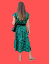 Charger l'image dans la galerie, Robe vintage Jésabelle - Feuillage vert et noir. Taille XL, 42, 44. Made in Belgium.