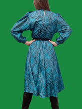 Charger l'image dans la galerie, Robe vintage Paula - Vert canard, imprimé paisley. Taille M, 38, 40. Made in France.