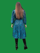 Charger l'image dans la galerie, Robe vintage Paula - Vert canard, imprimé paisley. Taille M, 38, 40. Made in France.