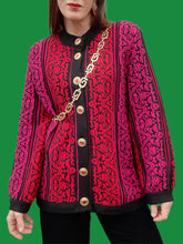 Charger l'image dans la galerie, Cardigan vintage Ingrid - A volutes et rayures. Rouge, fuchsia et noire. Taille L, 40, 42. Yves Saint Laurent Variations