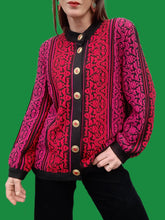 Charger l'image dans la galerie, Cardigan vintage Ingrid - A volutes et rayures. Rouge, fuchsia et noire. Taille L, 40, 42. Yves Saint Laurent Variations