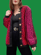 Charger l'image dans la galerie, Cardigan vintage Ingrid - A volutes et rayures. Rouge, fuchsia et noire. Taille L, 40, 42. Yves Saint Laurent Variations
