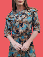 Charger l'image dans la galerie, Robe vintage Gaëlle - Plastron volanté en V. Motif Aztèque. Taille M, 38, 40. Made in France