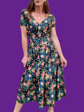 Charger l'image dans la galerie, Robe vintage Erika - Toute boutonnée. Fleurie bleue marine. Taille M, 38, 40. Made in France.