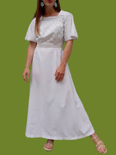 Charger l'image dans la galerie, Robe vintage Ellen - Blanche à damier ton sur ton. Taille M, 38, 40. Le Trianon