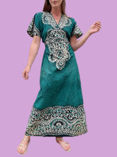 Charger l'image dans la galerie, Robe vintage Mira - Motifs ethniques verts et blancs. Taille M, 38, 40.