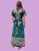 Charger l'image dans la galerie, Robe vintage Mira - Motifs ethniques verts et blancs. Taille M, 38, 40.