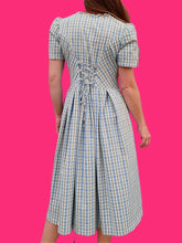 Charger l'image dans la galerie, Robe vintage Odette - Toute boutonnée. Coton à carreaux bleu, verts et blancs. Dos lacé. Taille M, 38, 40.