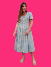Charger l'image dans la galerie, Robe vintage Odette - Toute boutonnée. Coton à carreaux bleu, verts et blancs. Dos lacé. Taille M, 38, 40.