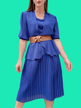 Charger l'image dans la galerie, Robe vintage Dolly - Basque à effet de superposition. Jupe plissée bleue roi. Taille M, 38, 40.