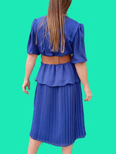 Charger l'image dans la galerie, Robe vintage Dolly - Basque à effet de superposition. Jupe plissée bleue roi. Taille M, 38, 40.