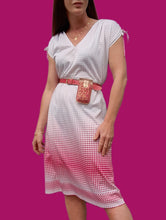 Charger l'image dans la galerie, Robe vintage Heidi - Blanche dégradé de pois rose fuchsia. Taille M, 38, 40