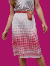 Charger l'image dans la galerie, Robe vintage Heidi - Blanche dégradé de pois rose fuchsia. Taille M, 38, 40