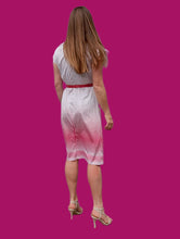 Charger l'image dans la galerie, Robe vintage Heidi - Blanche dégradé de pois rose fuchsia. Taille M, 38, 40