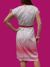 Charger l'image dans la galerie, Robe vintage Heidi - Blanche dégradé de pois rose fuchsia. Taille M, 38, 40