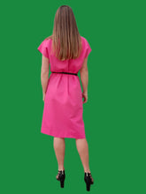 Charger l'image dans la galerie, Robe vintage Gabrielle - Rose flashy. Double boutonnage. Taille XL 42, 44.