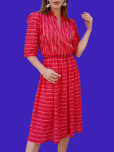 Charger l'image dans la galerie, Robe plissée vintage Alix - A rayures roses et rouges. Taille M, 38, 40. Made in France